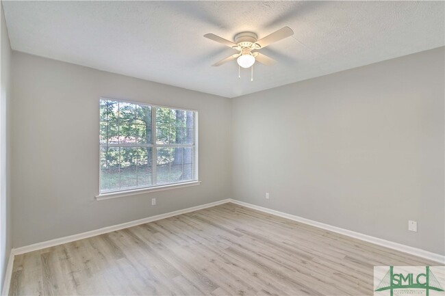 Building Photo - 65 Falcon Dr