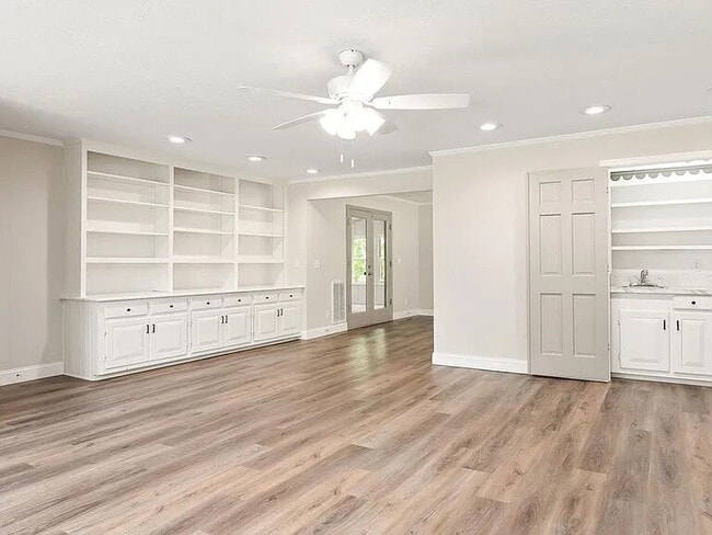 Building Photo - 1409 Robert Ln