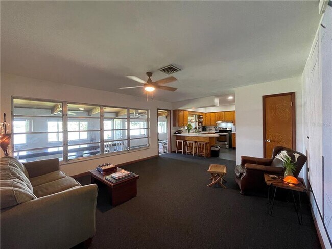 Building Photo - 879 S Terrace Dr