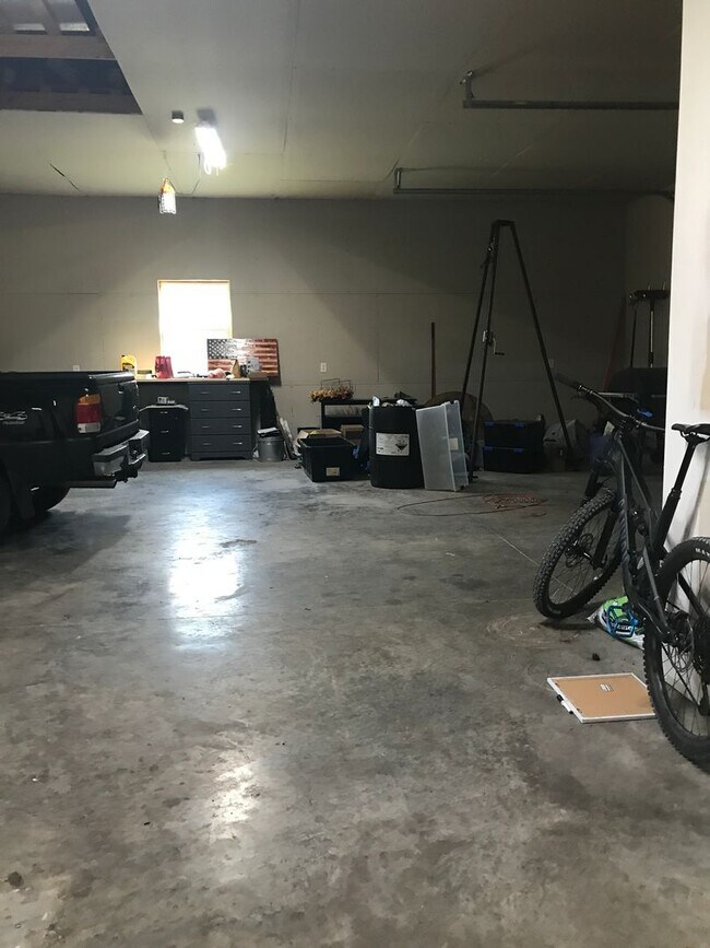 Building Photo - Barn dominium
