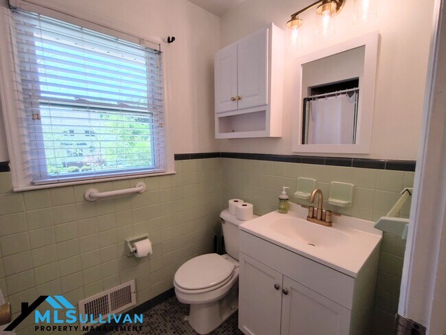 Building Photo - 101 W Roosevelt St