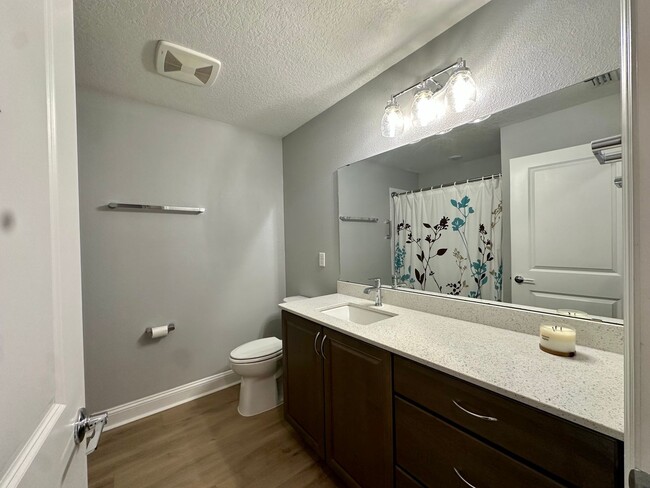 Building Photo - Serene Cul De Sac Home with Gorgeous Views!