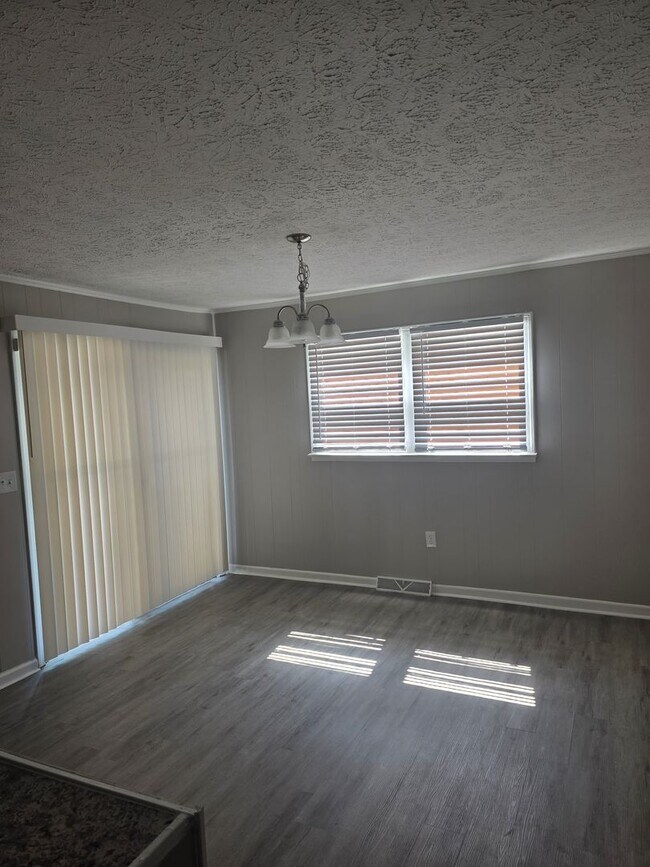 Building Photo - Beautiful Home Just Hit the Market