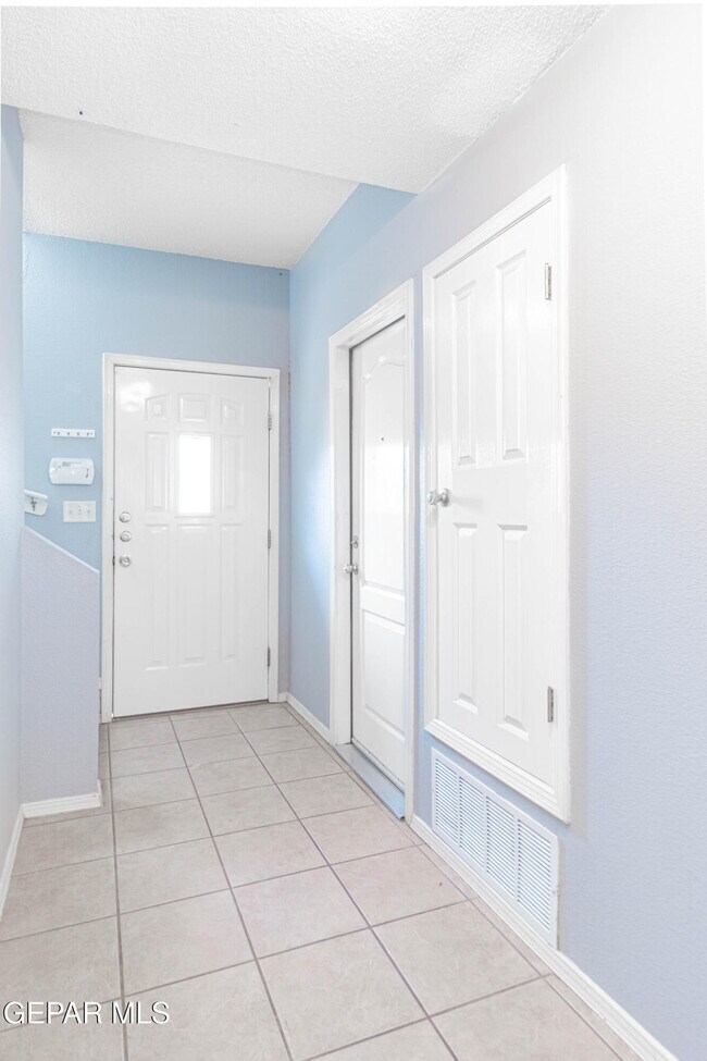 Building Photo - 5917 Cielo Del Rey Pl