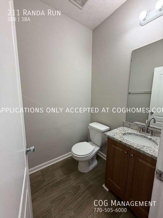 Building Photo - 211 Randa Run