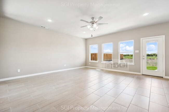 Building Photo - 209 Cedar Elm Ln