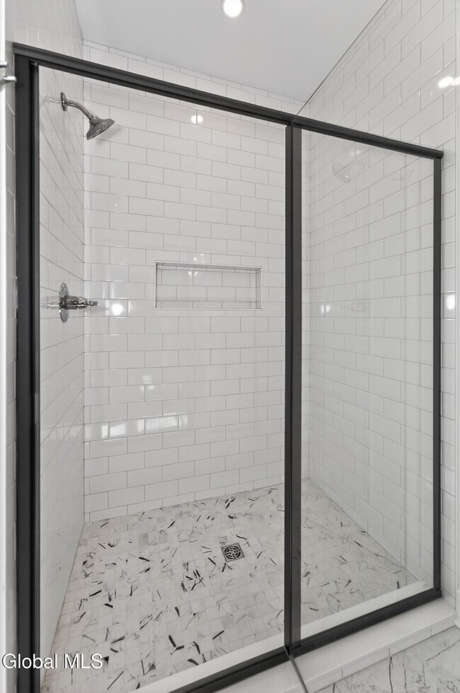 Building Photo - 622 Acland Blvd