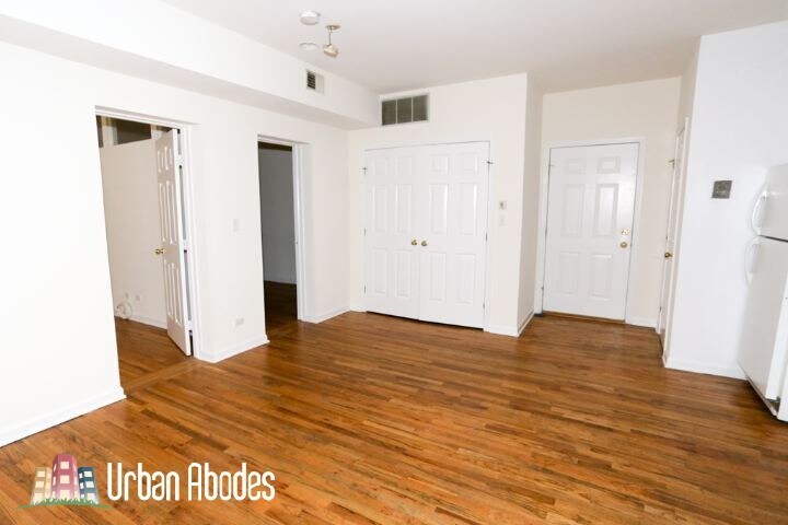 Building Photo - 911 W Dakin St