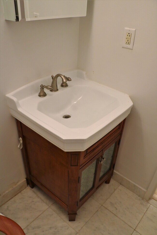 Building Photo - 7000 BLVD E