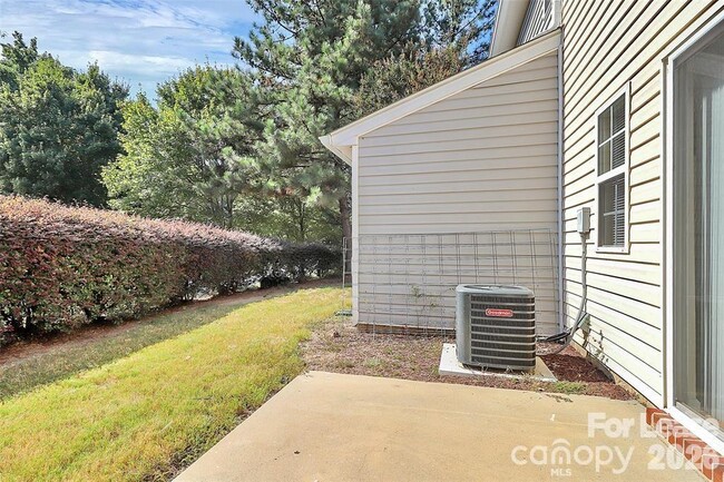 Building Photo - 915 Par One Ct