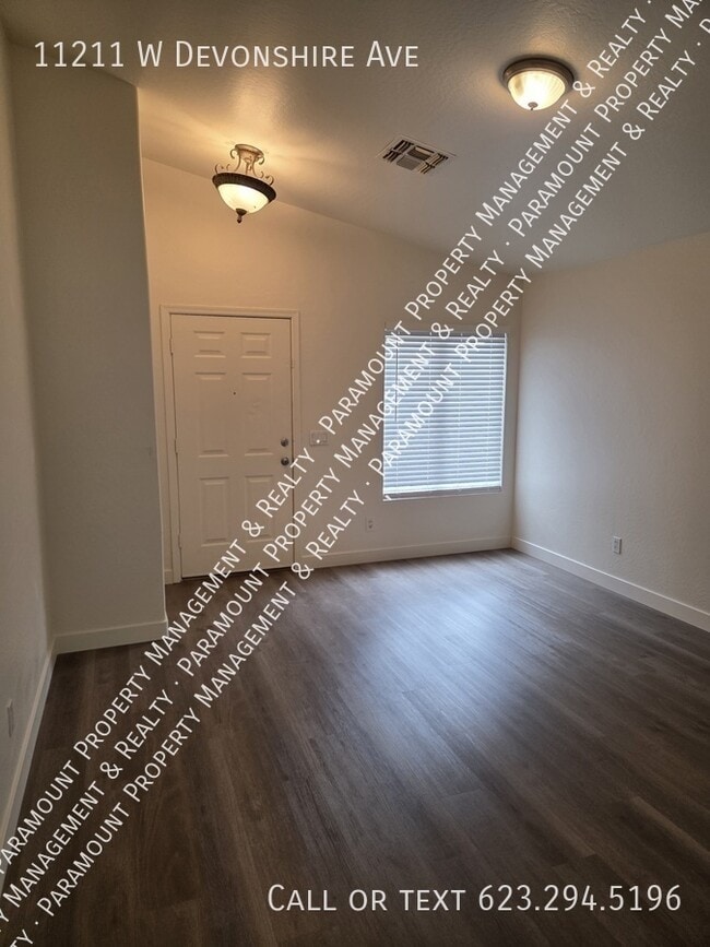 Building Photo - 11211 W Devonshire Ave