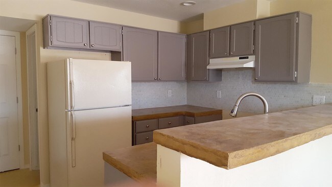 Building Photo - 890 Palo Verde Dr