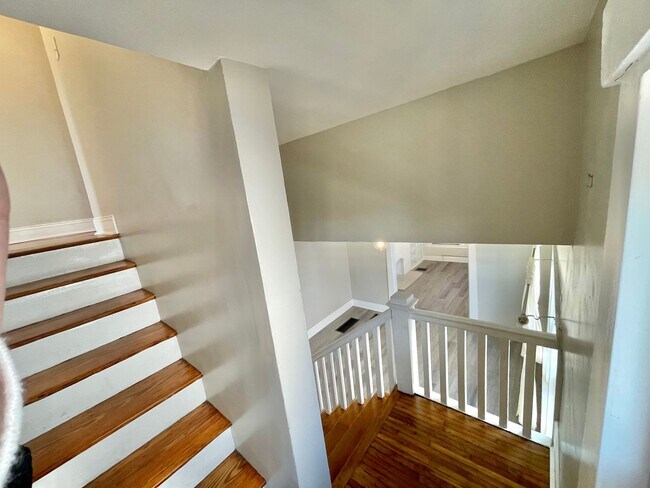 Building Photo - 918 Carpenter St