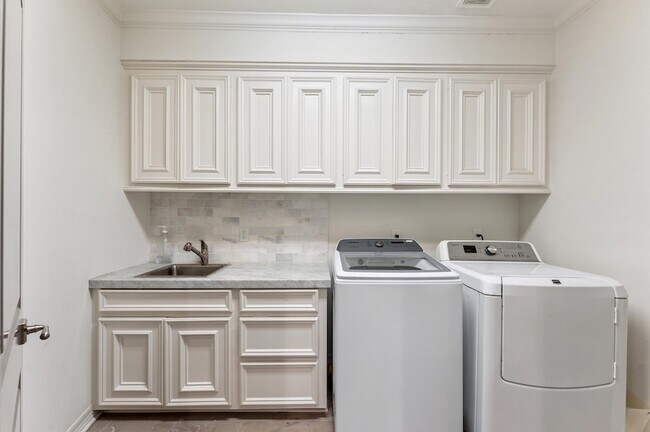 Building Photo - 7 Marilane St