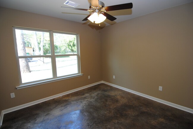 Building Photo - 3/2 One Level in Sherwood!