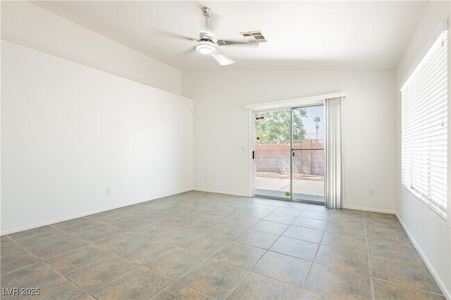 Building Photo - 204 Zenith Point Ave