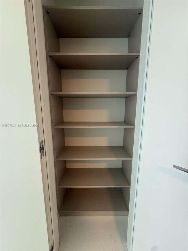 Building Photo - 300 Biscayne Blvd Way