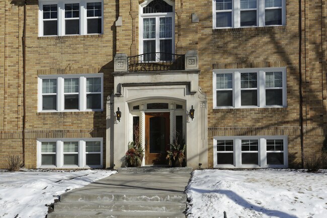 Building Photo - 3447 Garfield