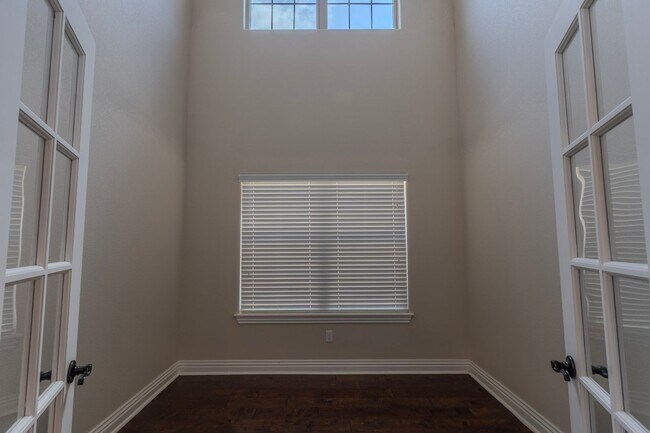 Building Photo - 537 N Salem Rd