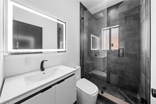 Building Photo - 550 NW 42nd St