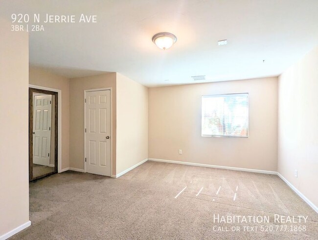 Building Photo - 920 N Jerrie Ave