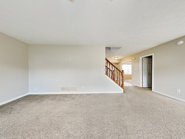 Building Photo - 10121 Pendula Dr