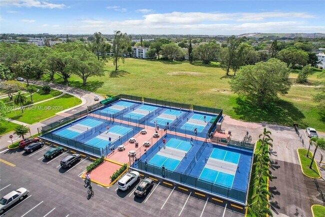 Building Photo - 226 Newport Dr