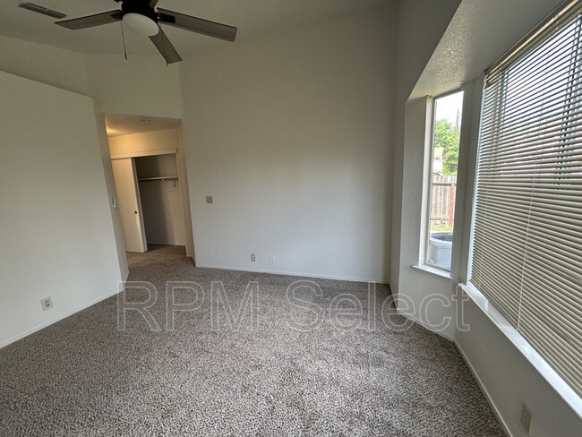 Building Photo - 4956 Villa Royale Way