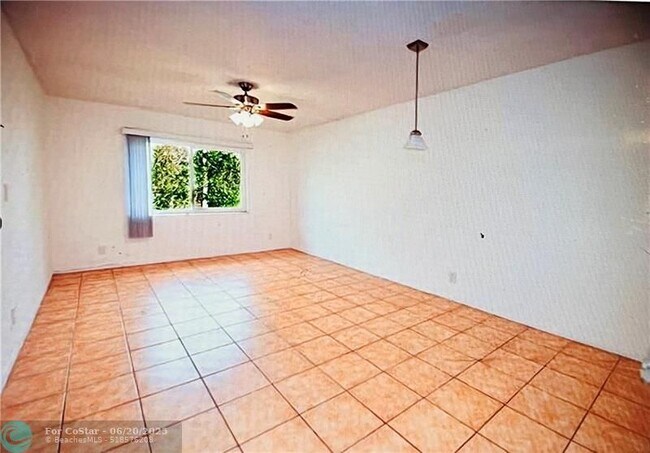 Building Photo - 3300 NE 10th Terrace