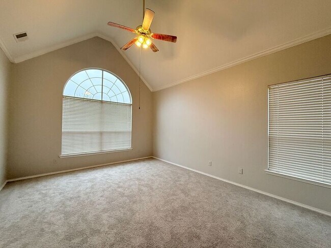 Building Photo - 2405 Hopkins Dr