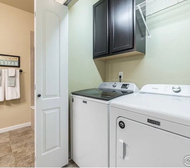 Building Photo - 4925 Hahns Peak Dr