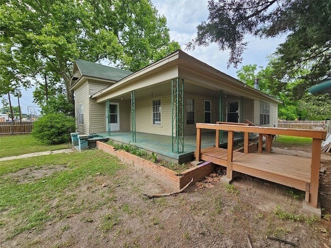 Building Photo - 11 Smith Dr