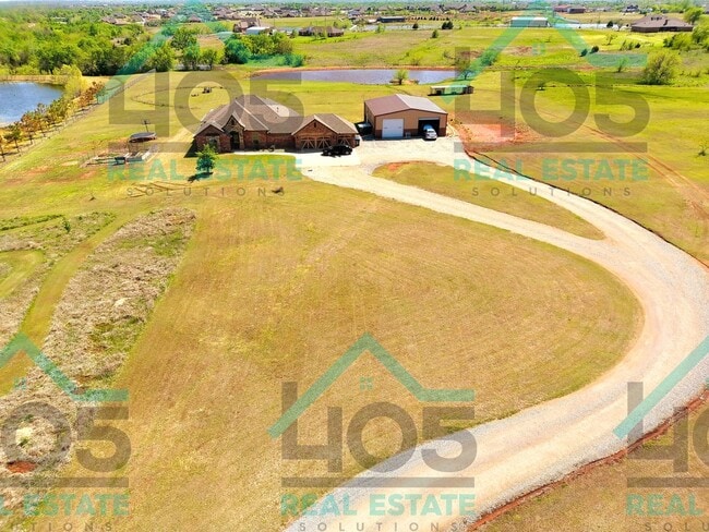 Building Photo - 3 Bedroom/3 Bathroom with bonus space in OKC