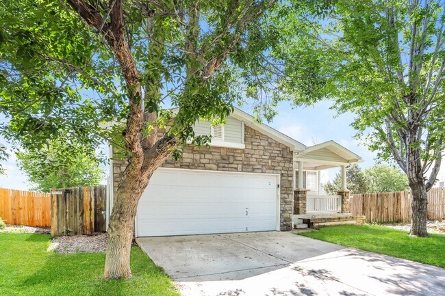 Building Photo - 2 WEEKS FREE RENT PLUS  FREE iPad or 55” TV IF MOVED IN BY 5/31 OR DOGGIE DOOR INSTALLED IN THE H...