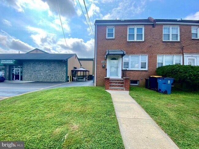 Building Photo - 404 New Rd