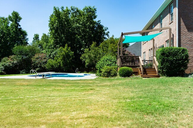 Building Photo - 724 Avrett Cir