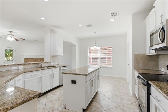 Building Photo - 15636 Gatehouse Dr