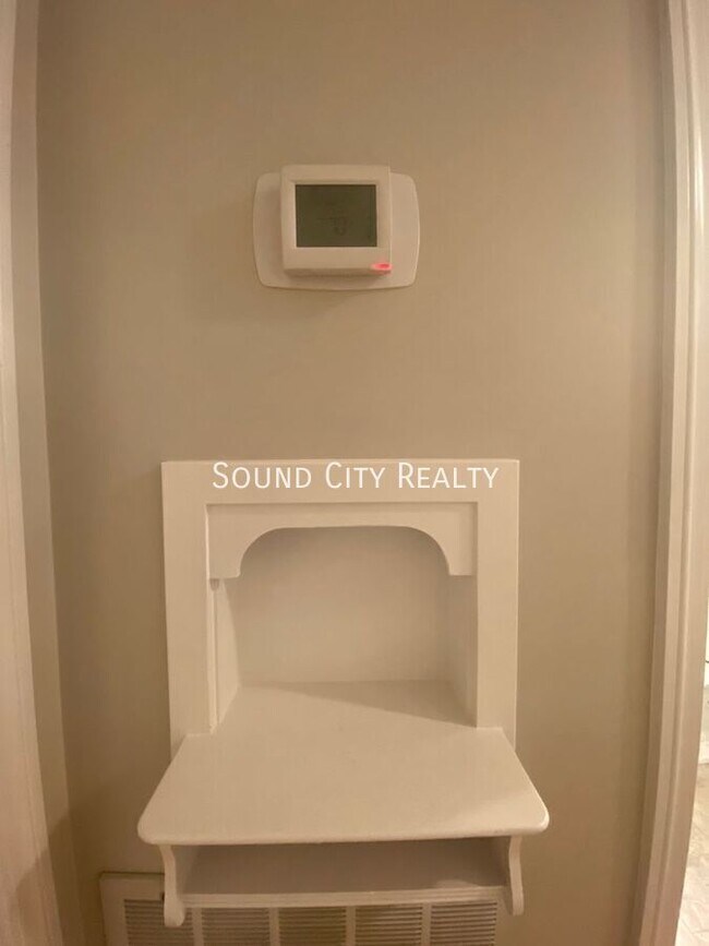 Building Photo - 265 Sunrise Ave