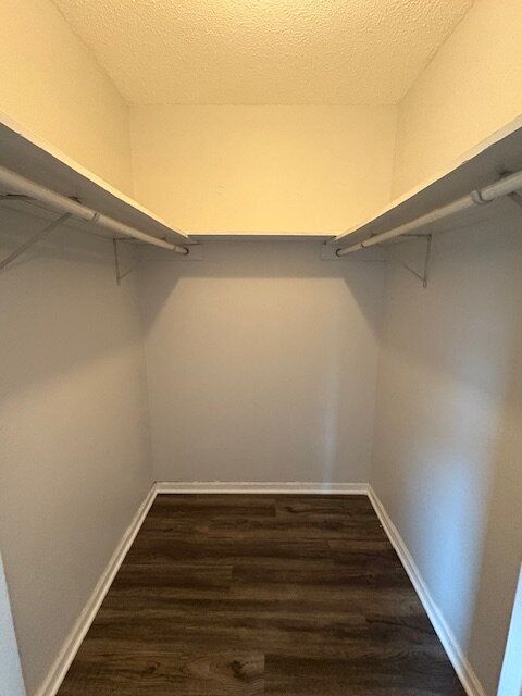 Building Photo - 2700 Thackery Rd