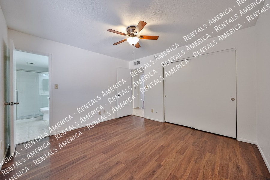 Building Photo - 1425 W Sequoia Dr