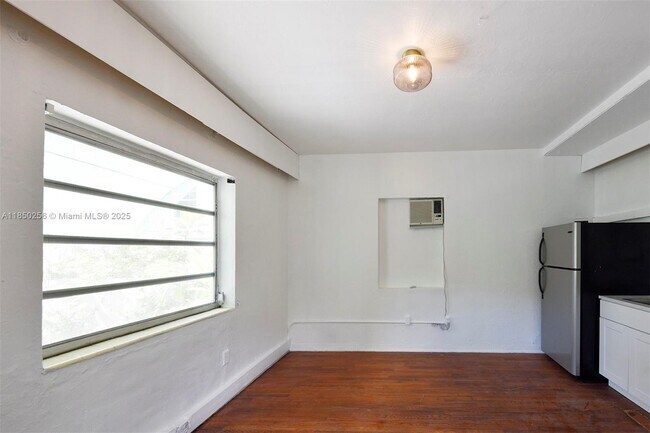 Building Photo - 7613 Biscayne Blvd