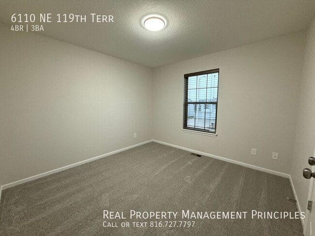 Building Photo - 6110 NE 119th Terrace