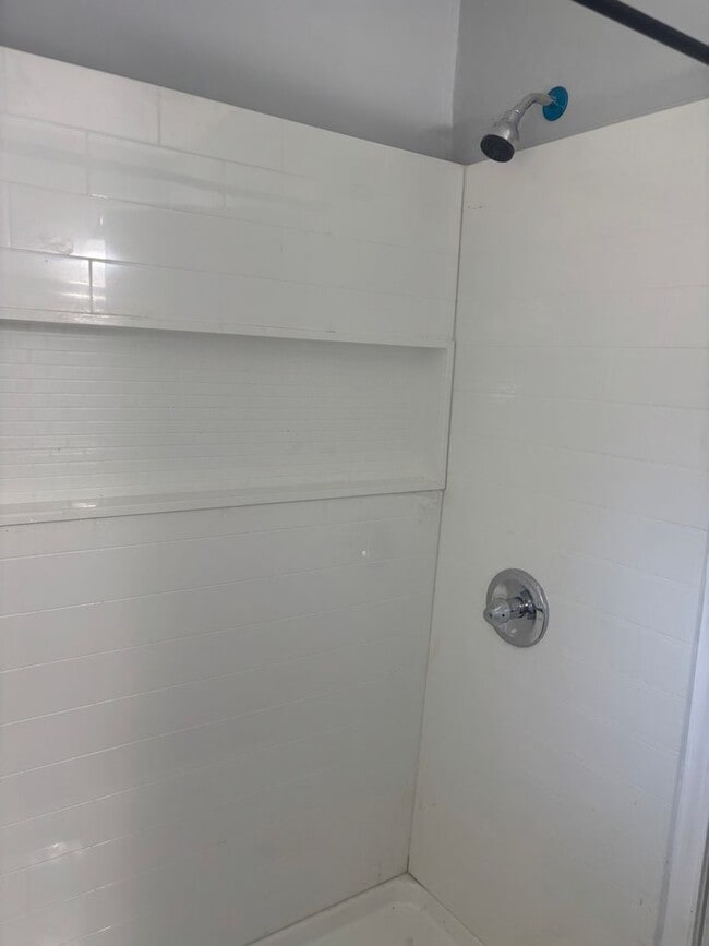 Building Photo - 6225 Branch Hill Cir