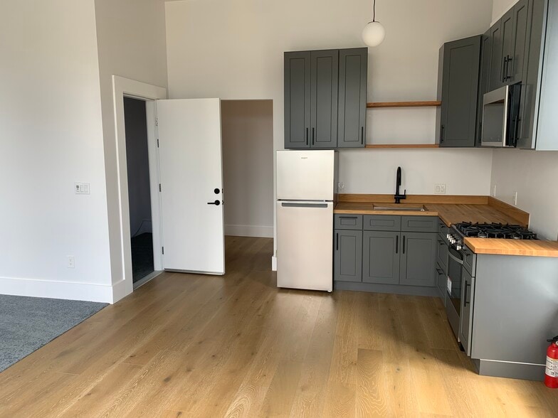 Building Photo - 1014 16th St