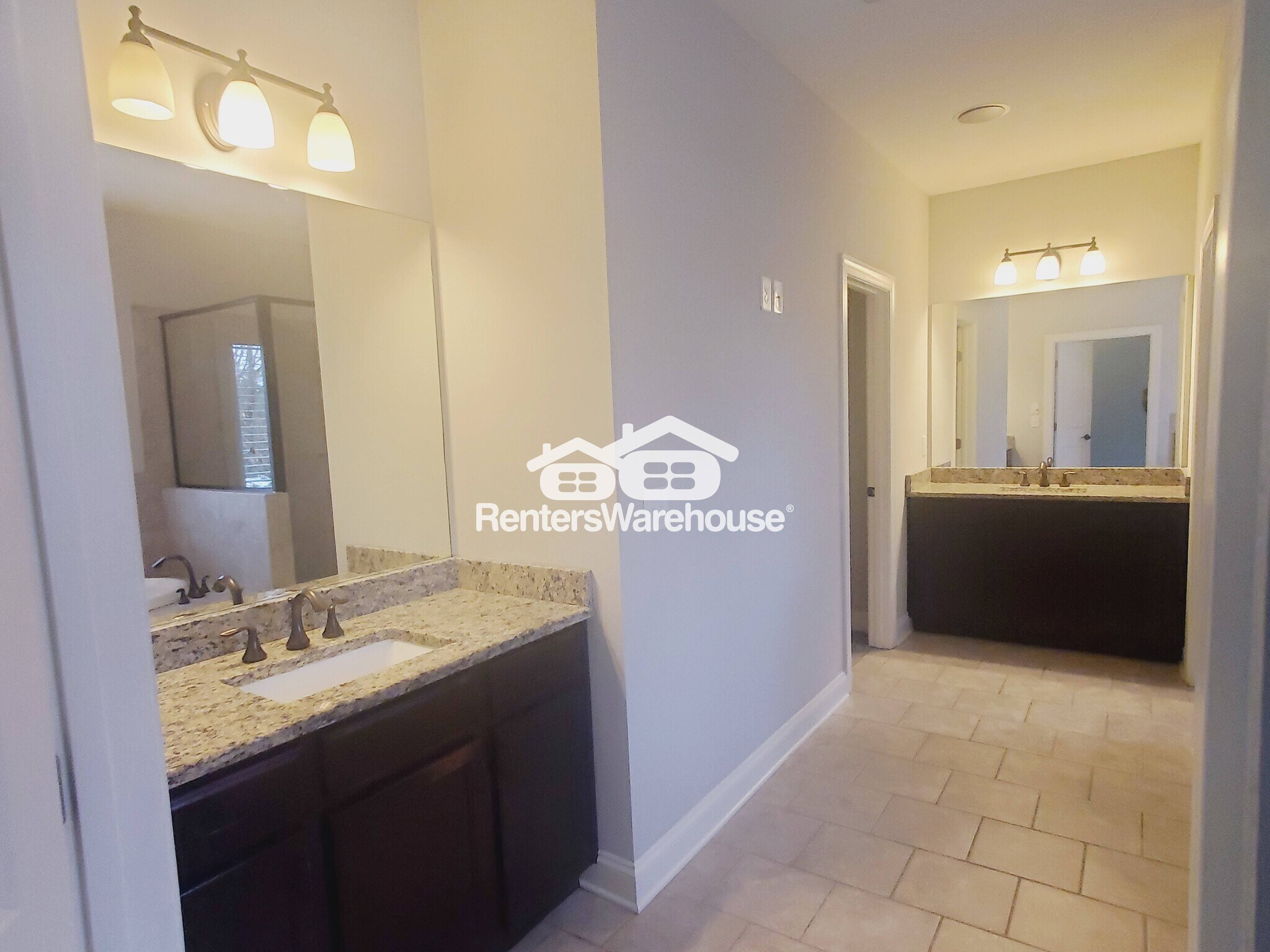 Building Photo - 922 Canterbury Ln NE