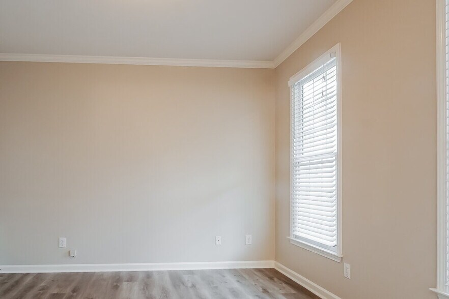 Building Photo - 990 Amberton Ln