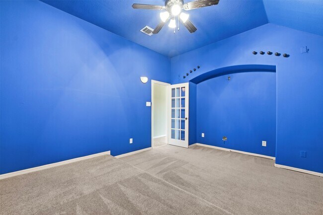 Building Photo - 21811 Honeysuckle Grove Ln