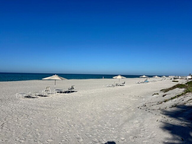 Building Photo - 2026 BEACH RENTAL- 2/2 Condo WITH PRIVATE ENTRY - BEACH PLACE - STEPS THE BEACH!!