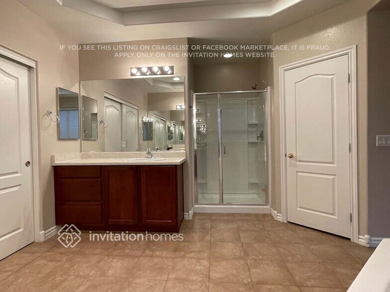 Building Photo - 5492 Oatfield St