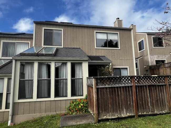 Building Photo - 674 Hidden Creek Rd